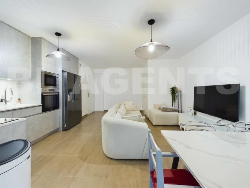 CAM04006G0-PR0025-STILL004