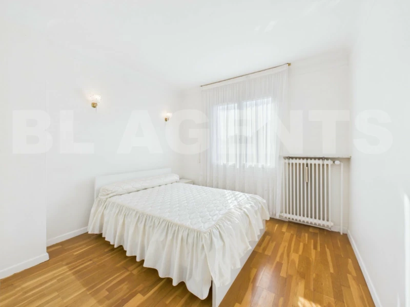 CAM04006G0-PR0040-STILL007