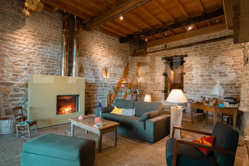 MAISON ARTHENAS  - HD - 092