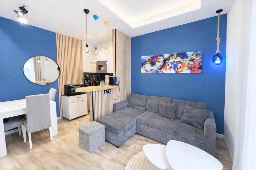 Situé en plein centre de Cannes dans un immeuble de type avec bourgeois avec ascenseur