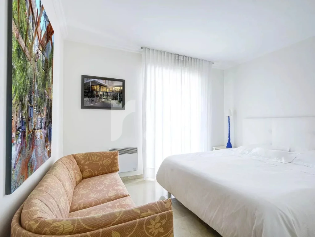 Chambre principale lumineuse – Appartement dans un domaine sécurisé - Royal Mougins Golf