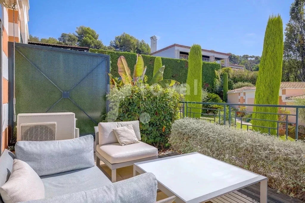 Terrasse spacieuse de l’appartement avec terrasse – Royal Mougins Golf