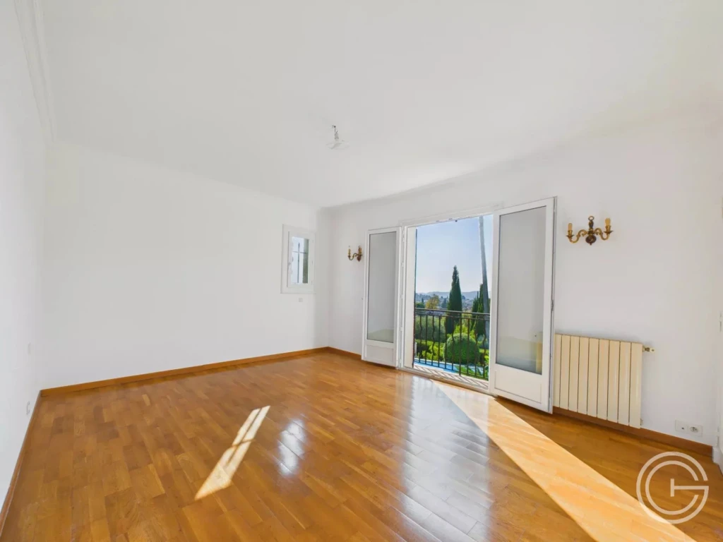 Villa individuelle 199m² avec Piscine + 1857m² de Jardin - LA COLLE SUR LOUP