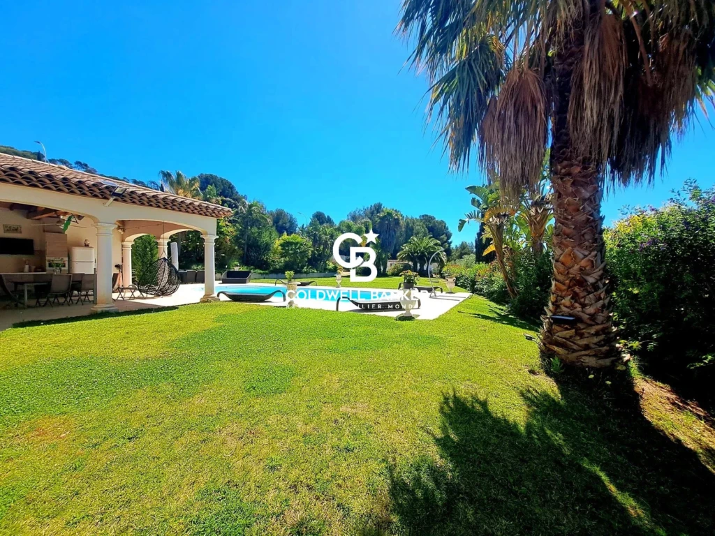 VILLA DE STANDING CARQUEIRANNE