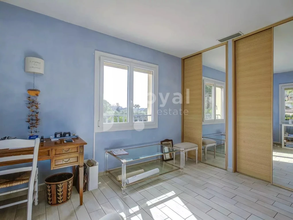 Chambre confortable dans villa avec jardin et piscine