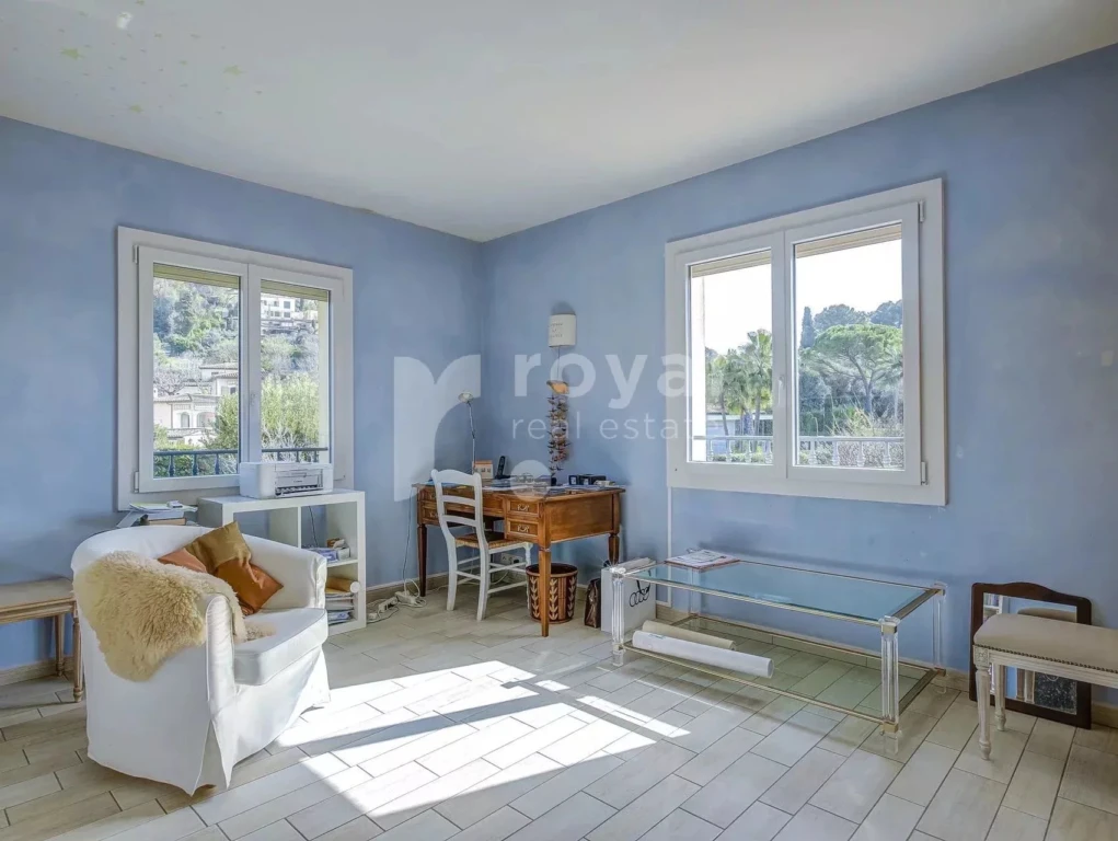 Chambre spacieuse dans villa avec piscine Côte d’Azur