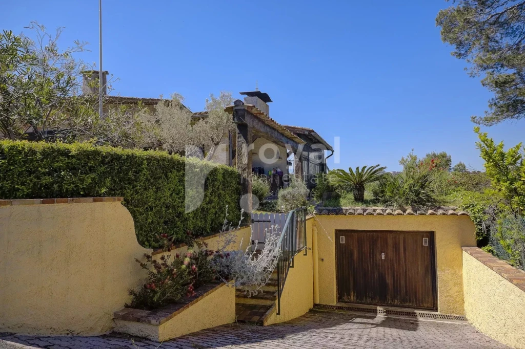 Garage privé dans villa de prestige à Biot