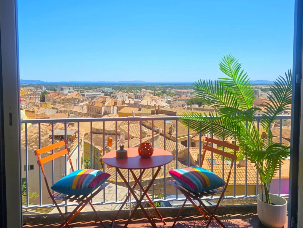Balcon avec vue panoramique sur Hyères, la mer et les îles