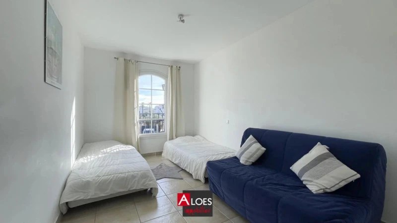 Marina Aigues-Mortes avec cave, secteur piscine