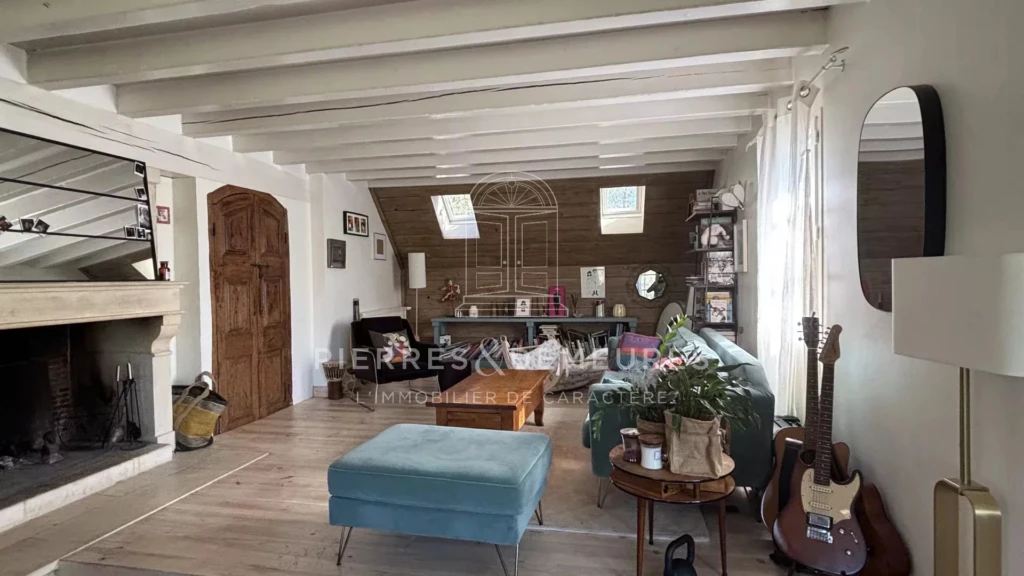 MAISON A VENDRE A ARDENTES - LONGERE - VERANDA - MAISON AVEC JARDIN - MAISON AVEC GARAGE - BIEN DE CHARME - POUTRES APPARENTES - TOMETTE - MAISON DE FAMILLE - CHEMINEE EN PIERRE -
