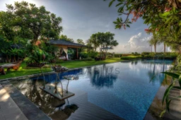 Villa Frangipani garden