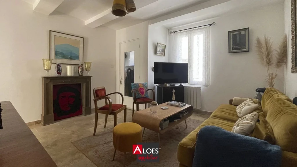 Maison Aigues-Mortes intra-muros avec patio
