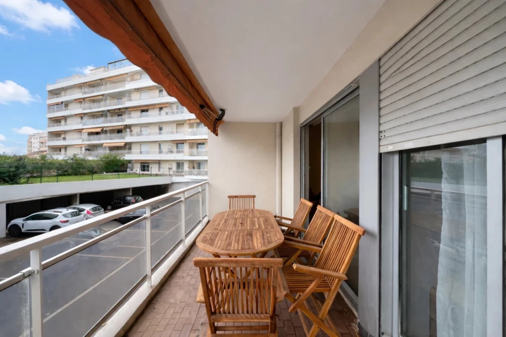Cannes La Bocca - Centre Ville - 3 pièces - Terrasse - Parking - À Rénover
