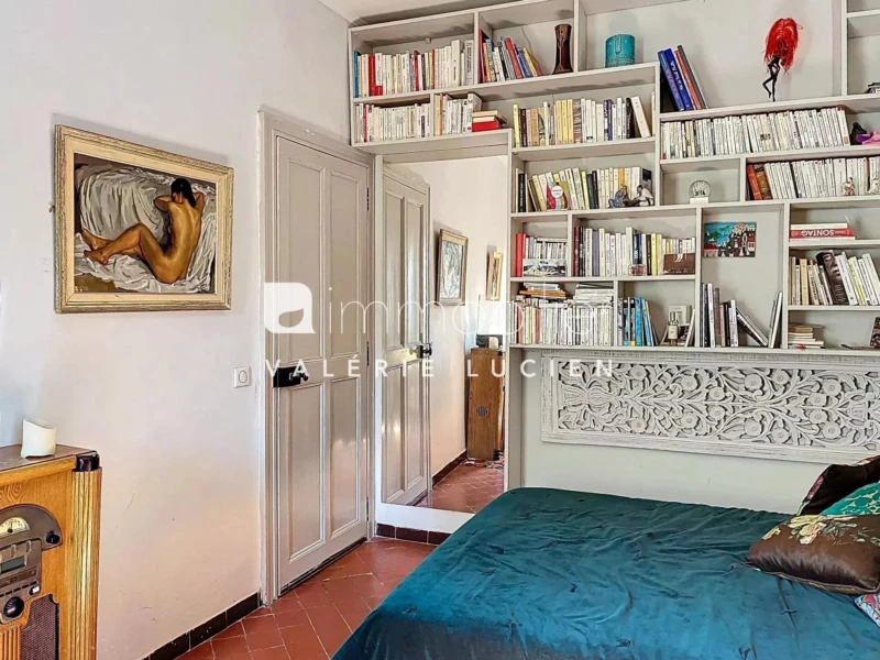 Maison de village Saint-Rémy-de-Provence chambre avec bibliothèque