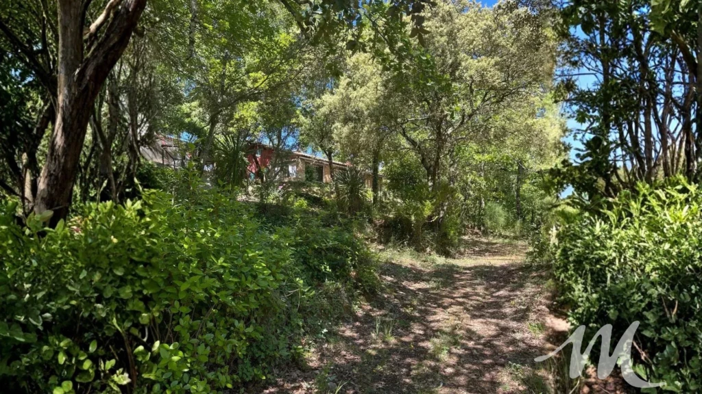 Bastidon en pierre à vendre à Barjols sur 2,3 hectares de terrain Barjols 83670 - Provence, Var