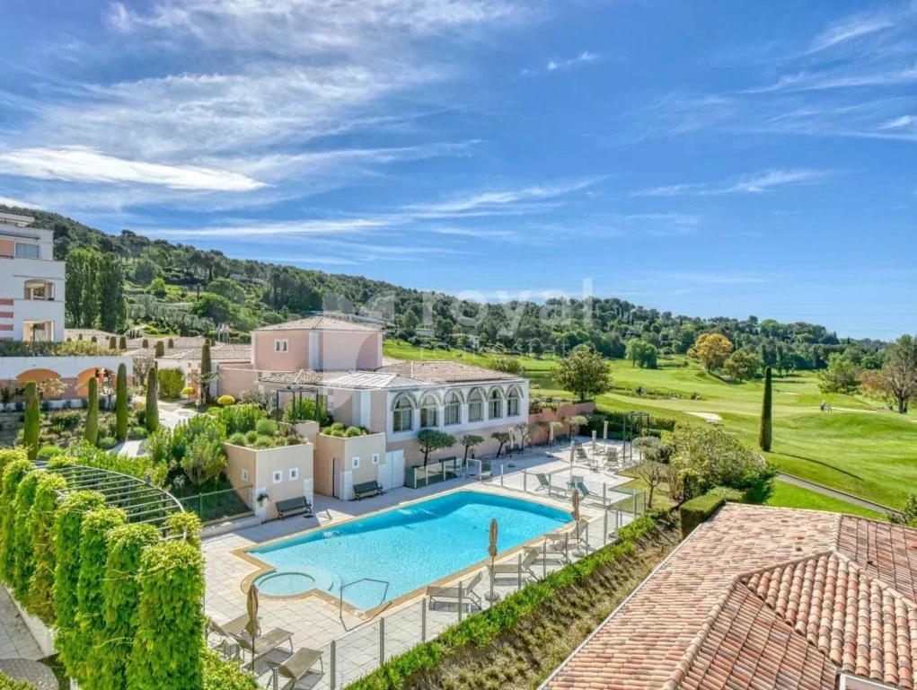 Vue générale – appartement rénové avec terrasse à Royal Mougins Golf