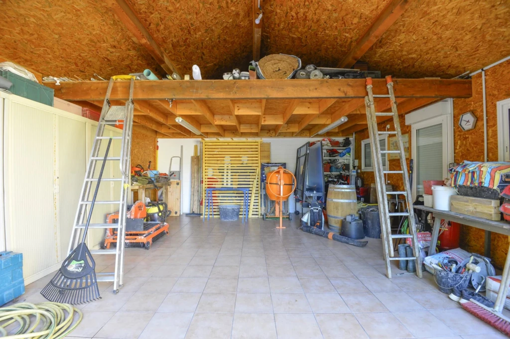 France. SAGL, Reportage photo vente maison LOUER.
FNG