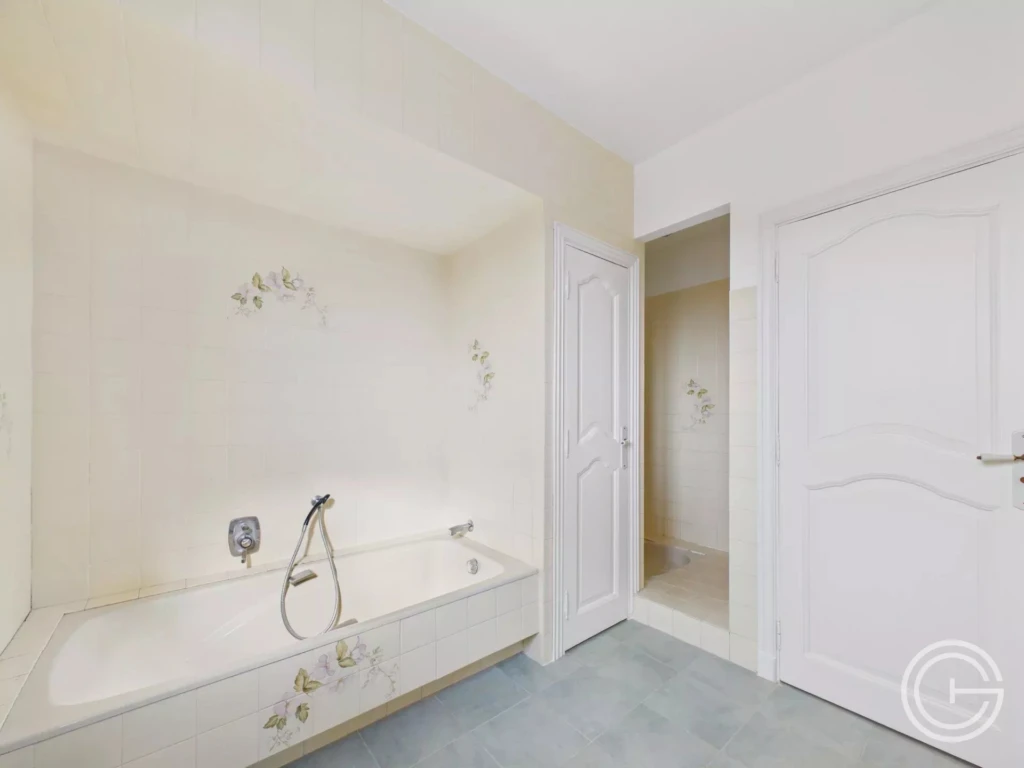 Villa individuelle 199m² avec Piscine + 1857m² de Jardin - LA COLLE SUR LOUP