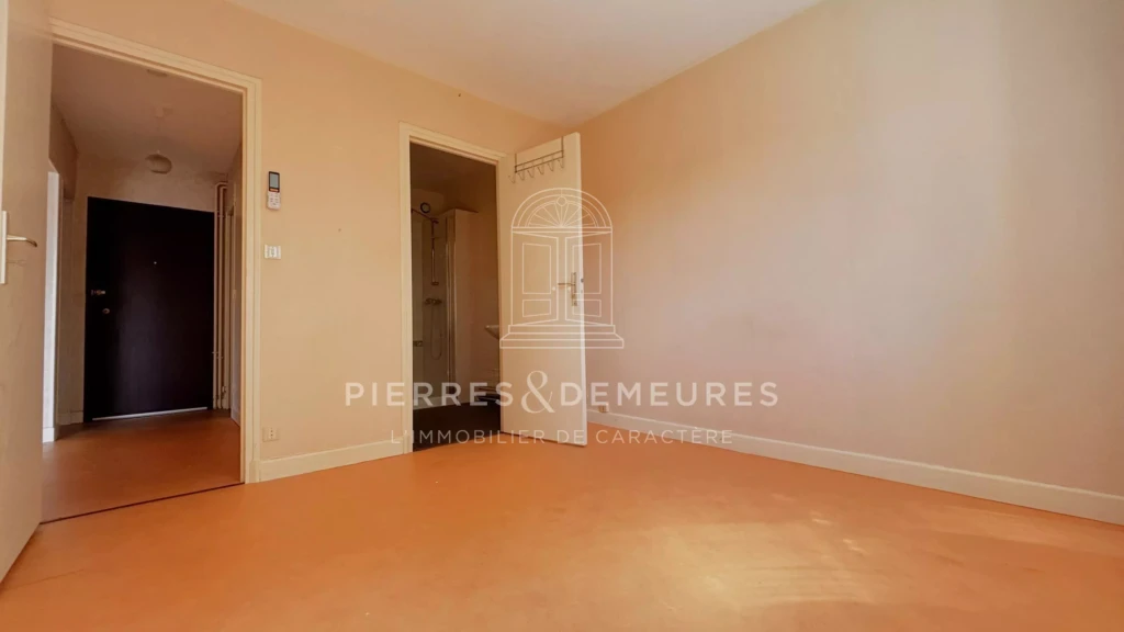 APPARTEMENT A VENDRE A LA CHATRE - APPARTEMENT TYPE 2 CLIMATISE AVEC CAVE ET PARKING -- APPARTEMENT SANS TRAVAUX - APPARTEMENT ACCESSIBLE PERSONNE A MOBILITE REDUITE -