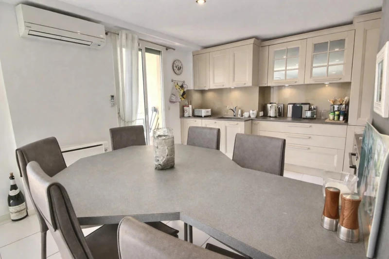 Cannes – Palm Beach | Élégant 3 pièces dans un immeuble Art déco