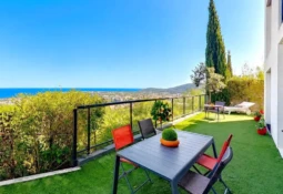 Terrasse privative avec superbe vue mer.
