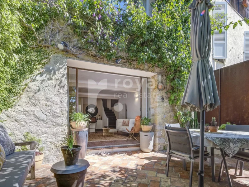 Terrasse privative dans une maison provençale à Mougins
