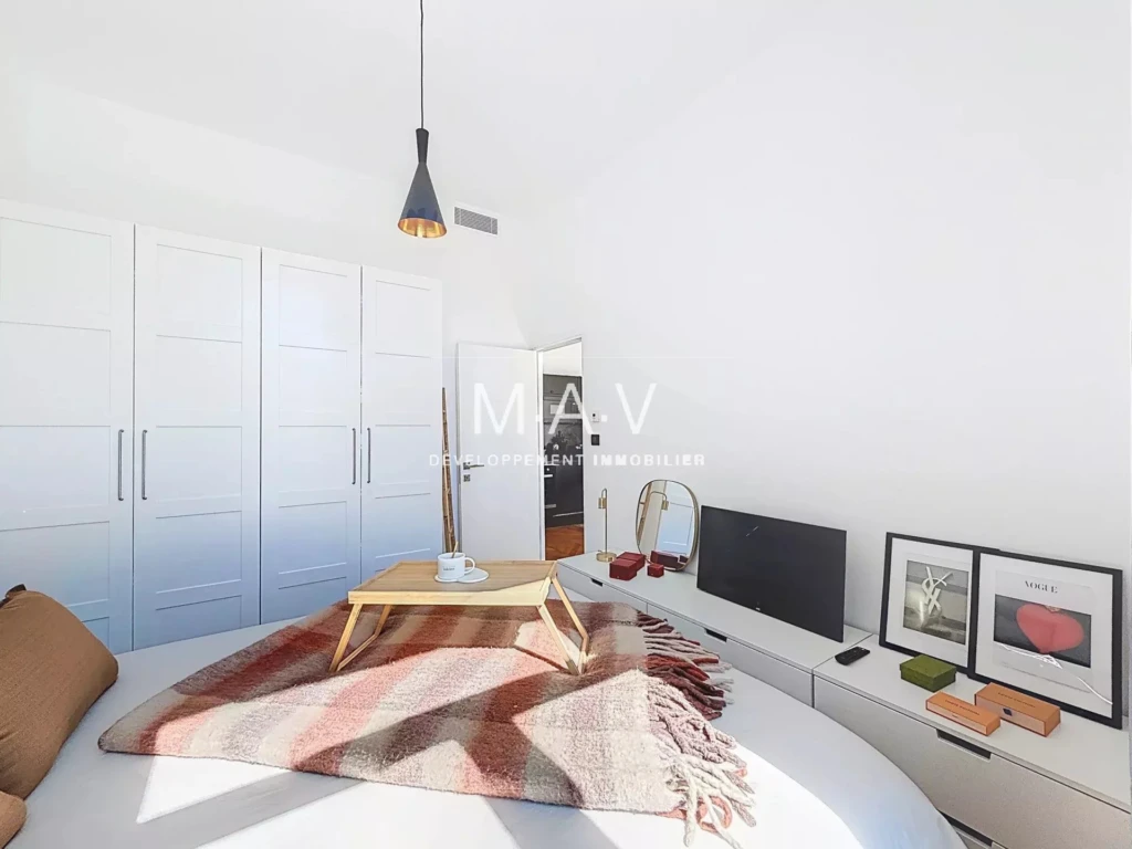 Chambre avec placards