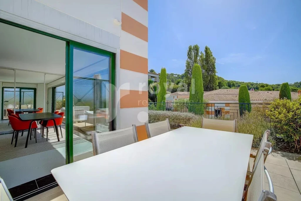 Profitez de la terrasse de l’appartement – Royal Mougins Golf