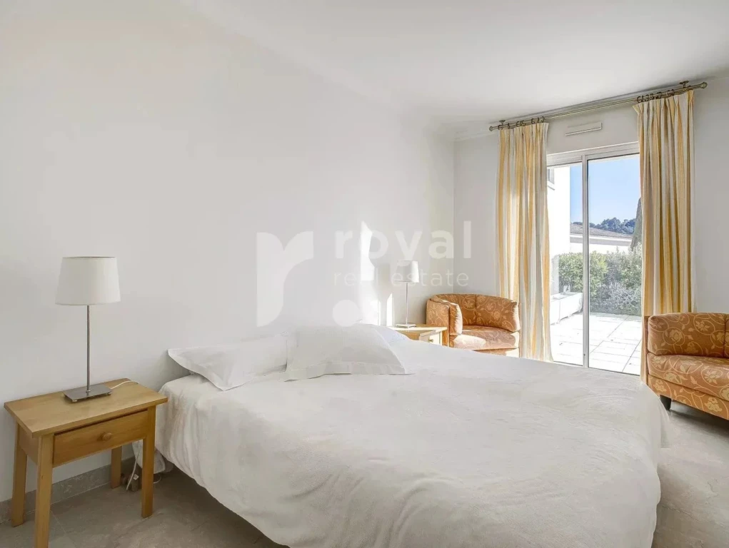 Chambre confortable et raffinée – Domaine sécurisé - Royal Mougins Golf
