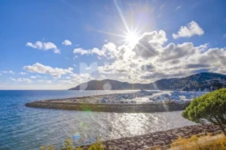 Vue mer panoramique depuis appartement de luxe à Mandelieu-la-Napoule