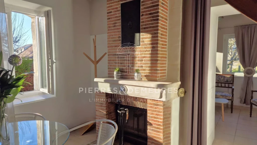 intérieur charmant-lieu accueillant-fonctionnel-sans travaux-vue sur la piscine