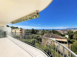 Cannes Magnifique 3 pièces Vue Mer Entièrement Rénové Oxford