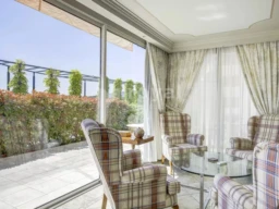 Appartement lumineux au Royal Mougins Golf dans un domaine sécurisé avec terrasse et piscine