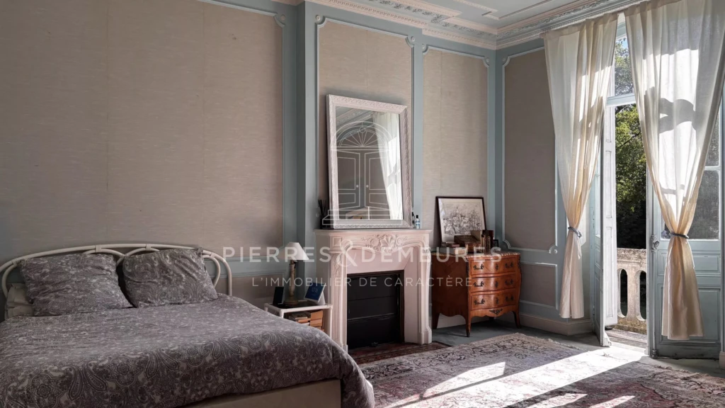 CHATEAU A RENOVER - CHATEAU A VENDRE DANS L'INDRE - CHATEAU AVEC PARC BOISE - CHATEAU AVEC PISCINE - CHATEAU AVEC DEPENDANCES - CREATION GITE CHAMBRES D'HOTES ET SALLES DE SEMINAIRES -