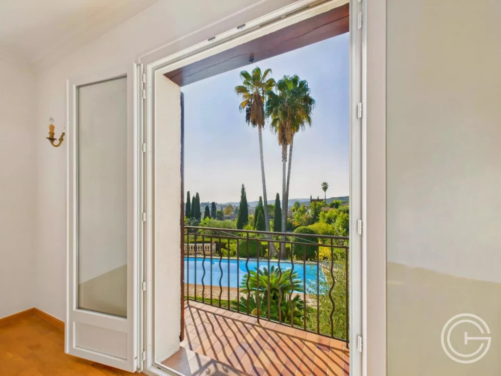 Villa individuelle 199m² avec Piscine + 1857m² de Jardin - LA COLLE SUR LOUP