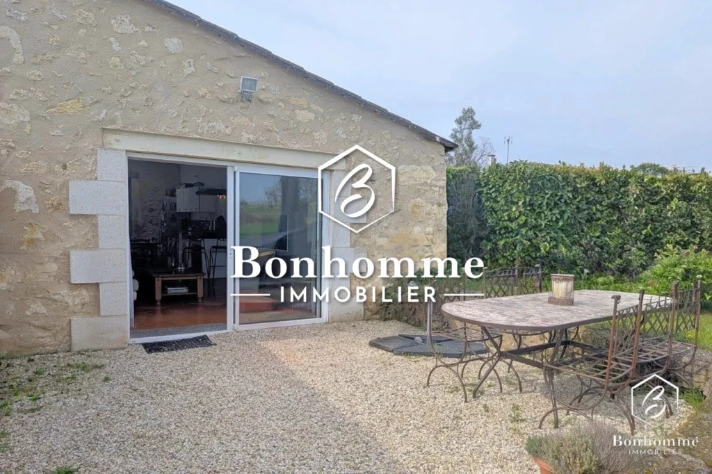 Charmante maison avec jardin extérieur accessible et espace extérieur idéal pour profiter du soleil.