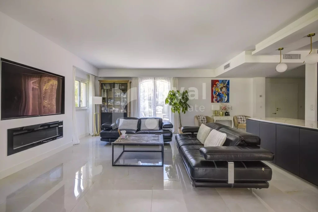 Espace de vie moderne et raffiné d’une grande villa de prestige