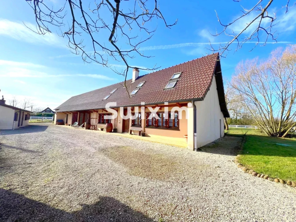 Ferme bressane de caractère avec plus de 5 hectares de terrain, idéal pour accueillir des chevaux