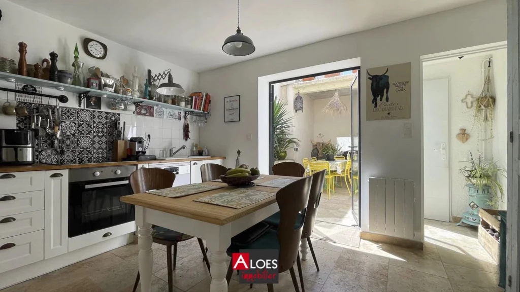 Maison Aigues-Mortes intra-muros avec patio