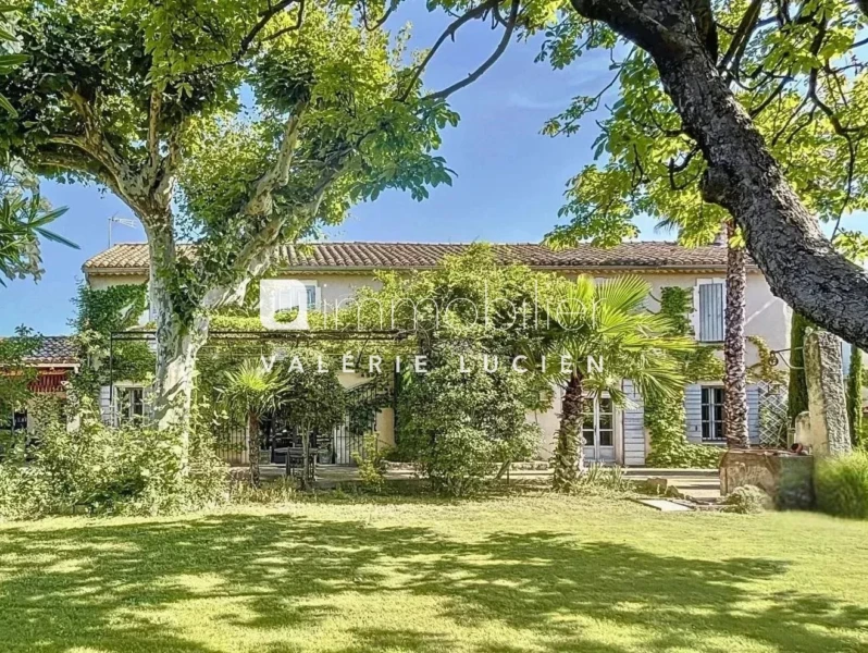 Mas Authentique Saint-Rémy-de-Provence jardin provençal piscinable