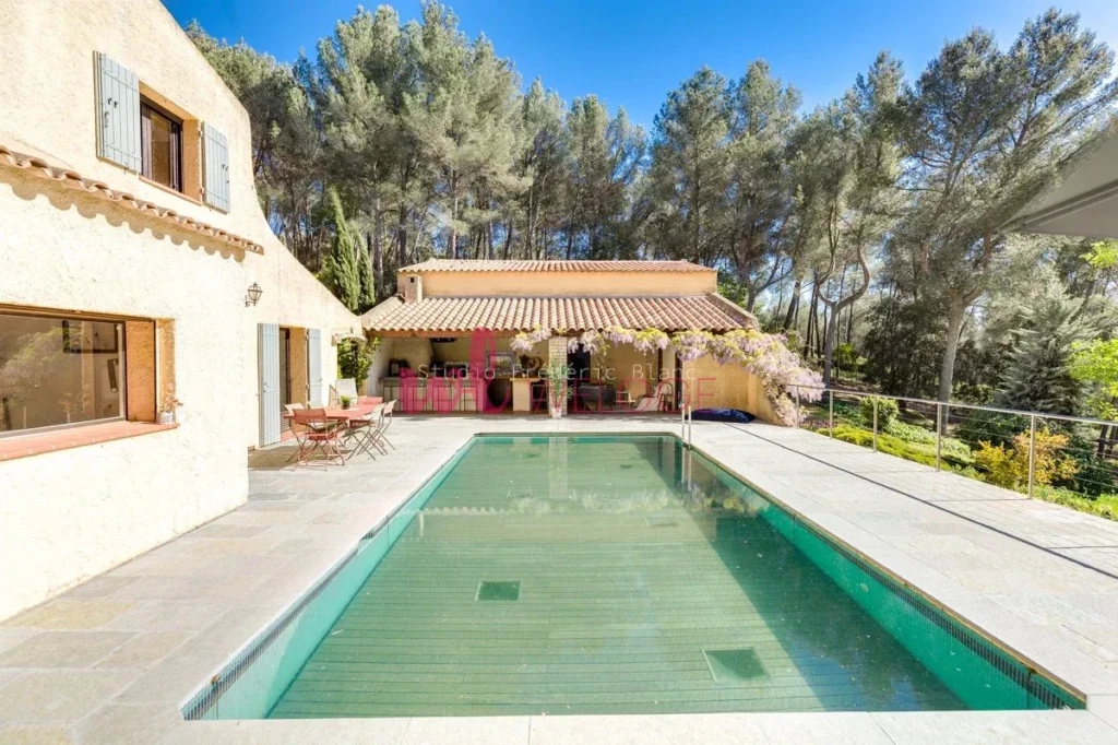 a vendre propriete d'exception deux habitations simiane entre aix en provence et marseille