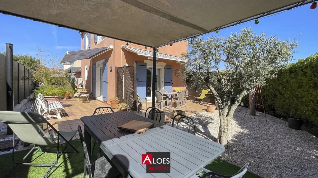 Maison Aigues-Mortes avec jardin