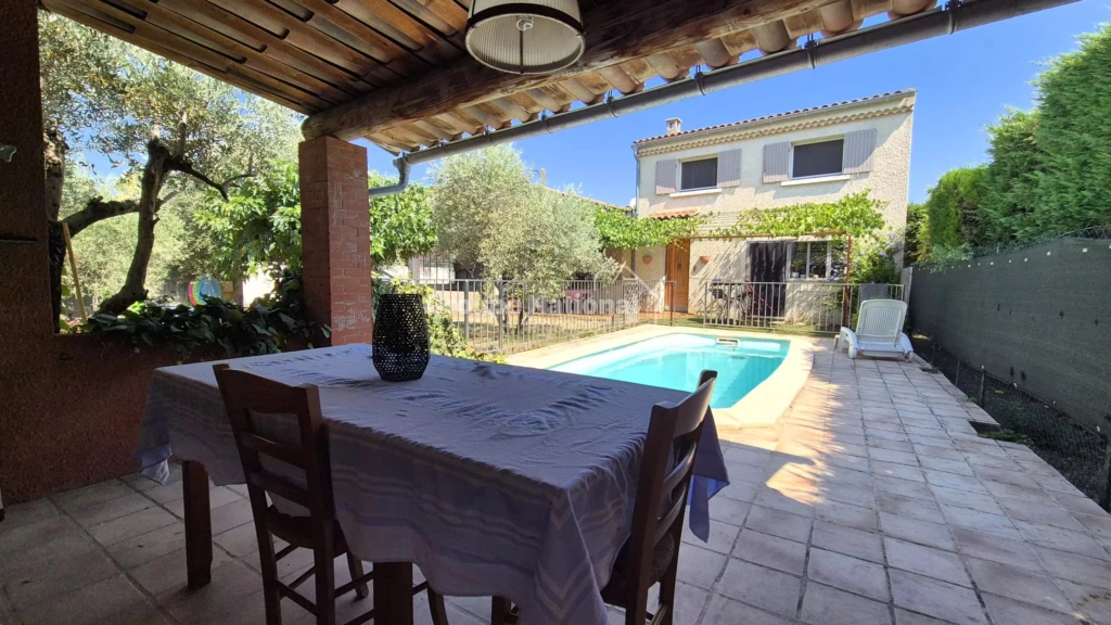 Pool housse avec piscine
