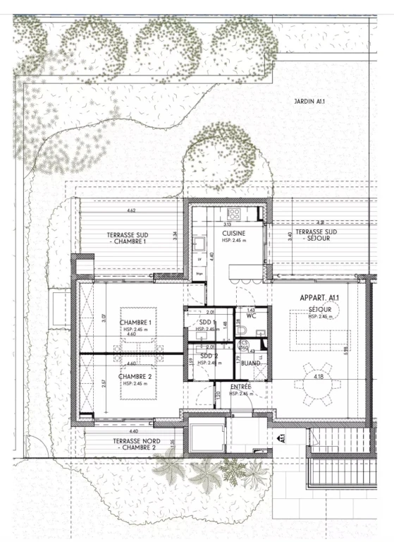 Appartement spacieux avec jardin privé et terrasse ensoleillée.