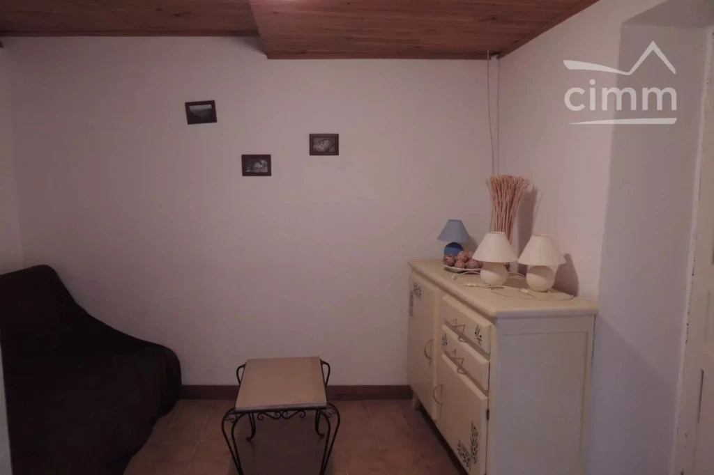 Ancien Gîte dans Maison principale salon