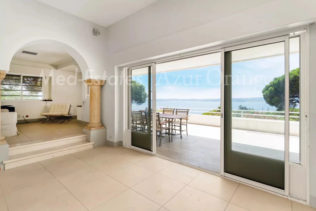 Villa modernist André Barbier-Bouvet Sainte Maxime Golfe de StTropez vue mer panoramique