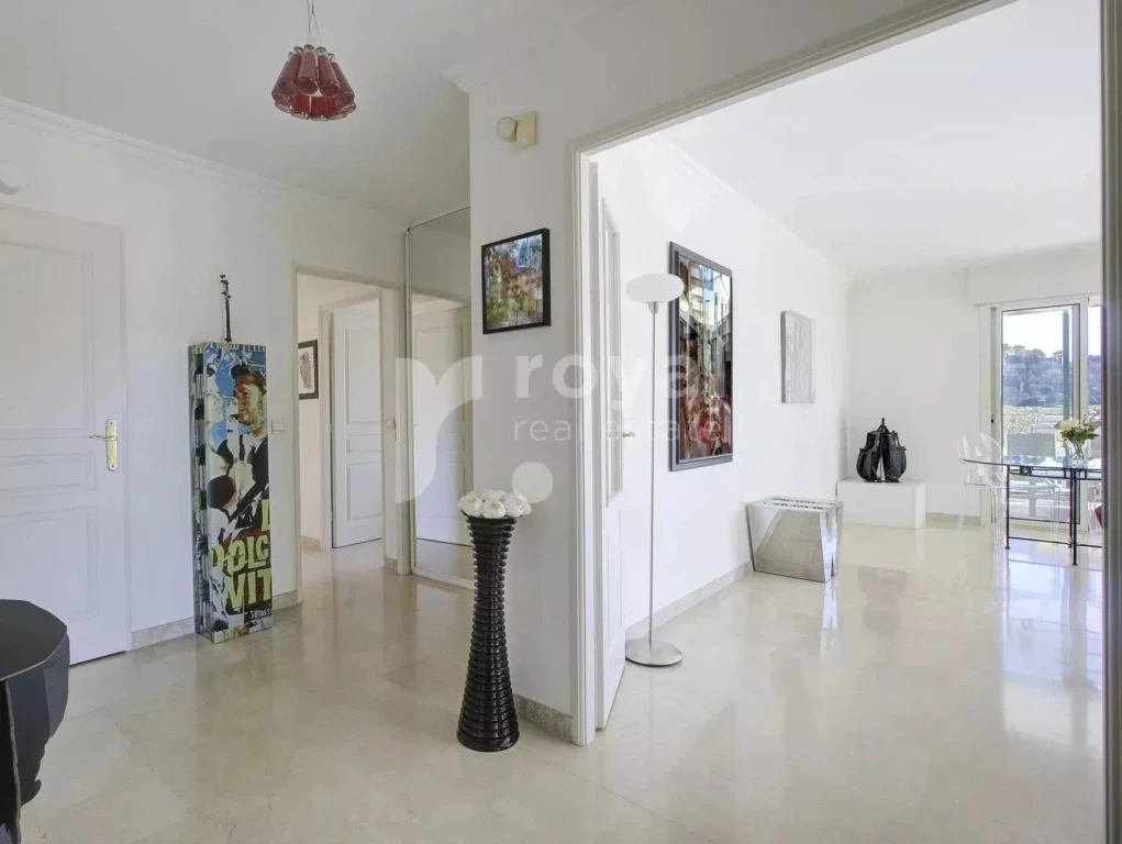 Hall d’entrée raffiné appartement haut de gamme Mougins