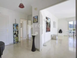 Hall d’entrée raffiné appartement haut de gamme Mougins
