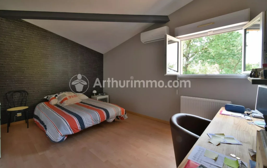 arboré chatgpt cloturée Cuisine ouverte double garage grande maison piscine Rouffiac Tolosan Sans vis-à-vis T7 véranda
