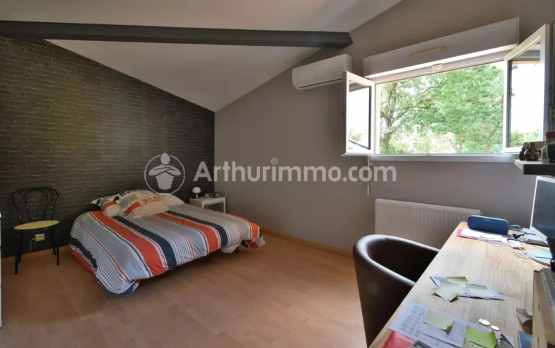 arboré chatgpt cloturée Cuisine ouverte double garage grande maison piscine Rouffiac Tolosan Sans vis-à-vis T7 véranda